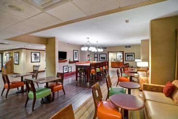 هتل Hampton Inn Morgantown
