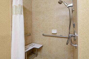 هتل Hampton Inn Mt. Vernon