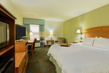 هتل Hampton Inn Mt. Vernon