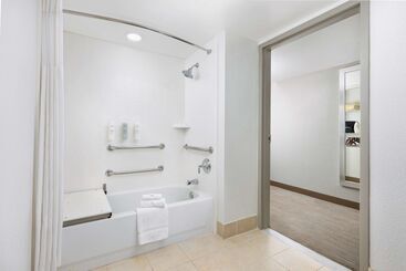هتل Hampton Inn Naples Central