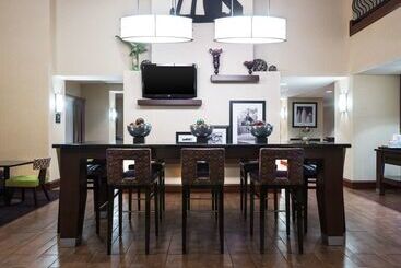 هتل Hampton Inn By Hilton Odessa