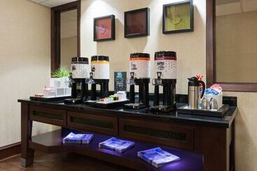 هتل Hampton Inn By Hilton Odessa