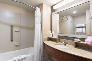 هتل Hampton Inn By Hilton Odessa
