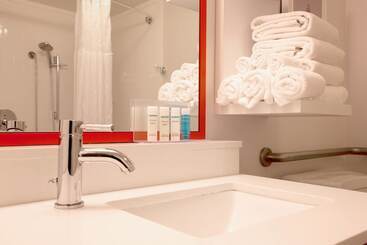 هتل Hampton Inn Pennsville