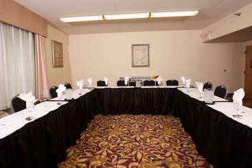 هتل Hampton Inn Pittsburgh Airport