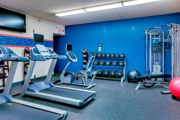 هتل Hampton Inn Pittsburgh Airport