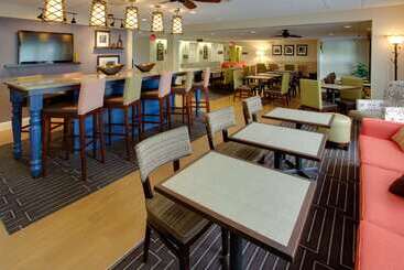 هتل Hampton Inn Pittsburgh Airport