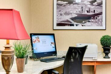 هتل Hampton Inn Pittsburgh Airport