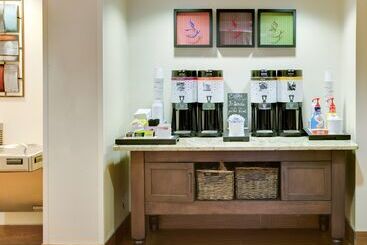 هتل Hampton Inn Pittsburgh Airport