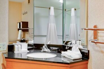 هتل Hampton Inn Pittsburgh Airport