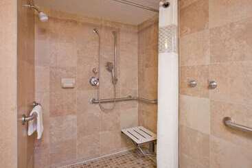 هتل Hampton Inn Pittsburgh Airport