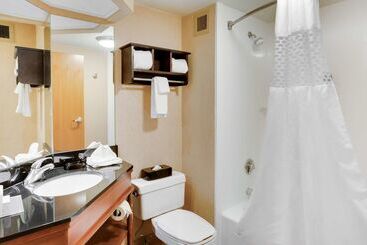 هتل Hampton Inn Pittsburgh Airport