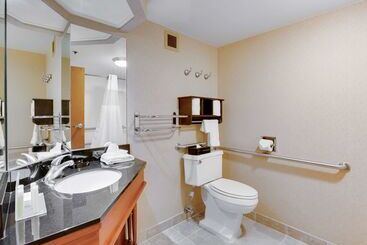 هتل Hampton Inn Pittsburgh Airport