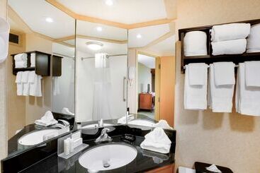 هتل Hampton Inn Pittsburgh Airport