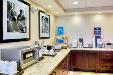 هتل Hampton Inn Pittsburgh Airport