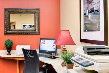 هتل Hampton Inn Pittsburgh Airport
