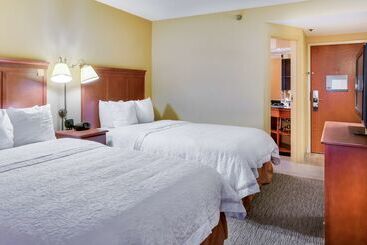 هتل Hampton Inn Pittsburgh Airport