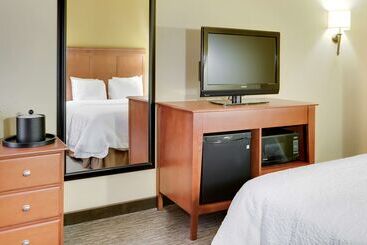 هتل Hampton Inn Pittsburgh Airport
