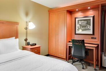 هتل Hampton Inn Pittsburgh Airport