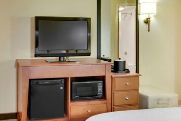 هتل Hampton Inn Pittsburgh Airport