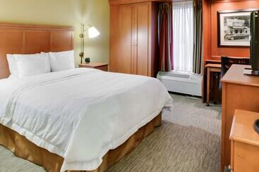 هتل Hampton Inn Pittsburgh Airport