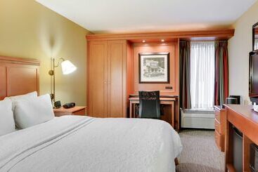 هتل Hampton Inn Pittsburgh Airport