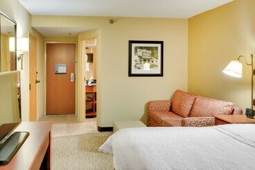 هتل Hampton Inn Pittsburgh Airport