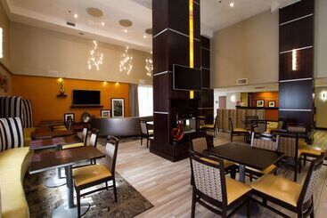 هتل Hampton Inn Prescott