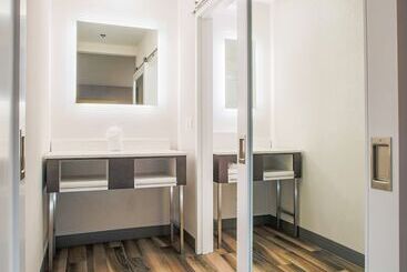 هتل Hampton Inn Prescott
