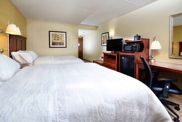 هتل Hampton Inn Raleigh Capital Blvd. North