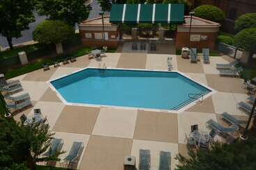 هتل Hampton Inn Raleigh Capital Blvd. North