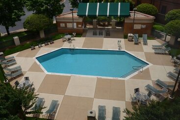 هتل Hampton Inn Raleigh Capital Blvd. North