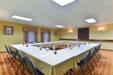هتل Hampton Inn Raleigh/clayton I 40