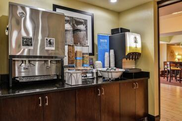 هتل Hampton Inn Raleigh/clayton I 40