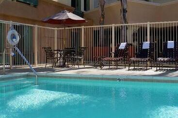 هتل Hampton Inn San Diego Del Mar