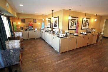 هتل Hampton Inn Sandusky Central