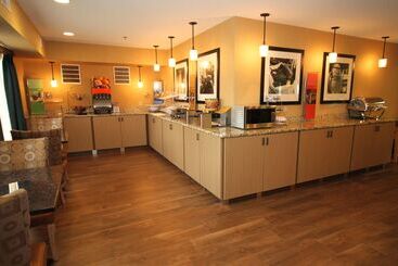 هتل Hampton Inn Sandusky Central