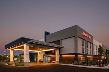 هتل Hampton Inn Seekonk