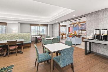 هتل Hampton Inn Seekonk