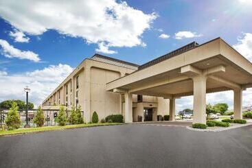 هتل Hampton Inn Seekonk