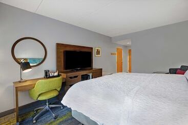 هتل Hampton Inn & Suites Augusta West