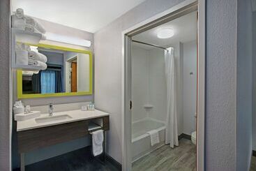 هتل Hampton Inn & Suites Augusta West