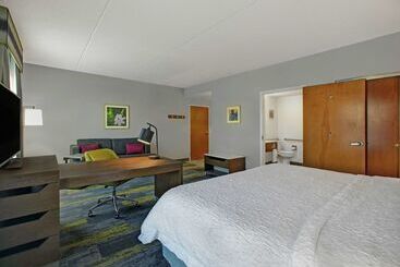 هتل Hampton Inn & Suites Augusta West