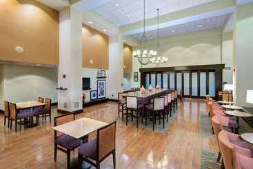 هتل Hampton Inn & Suites Augusta West