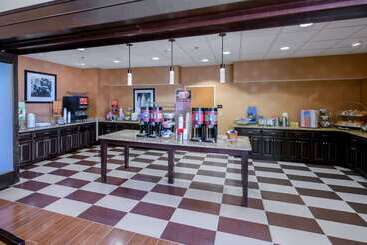هتل Hampton Inn & Suites Augusta West