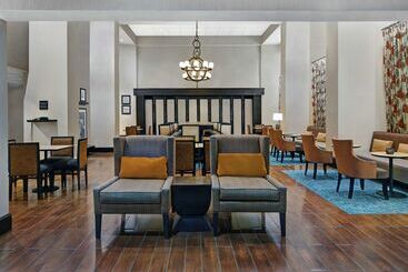 هتل Hampton Inn & Suites Augusta West