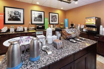 هتل Hampton Inn & Suites Austinairport