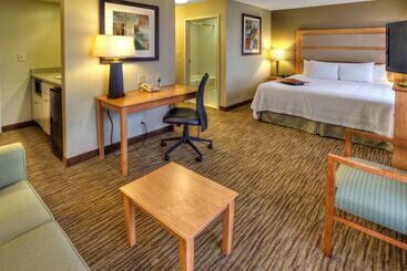 هتل Hampton Inn & Suites Kalamazoooshtemo