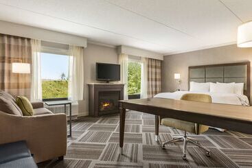 هتل Hampton Inn & Suites Manchesterbedford
