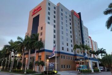 هتل Hampton Inn & Suites Miamiairport Southblue Lagoon